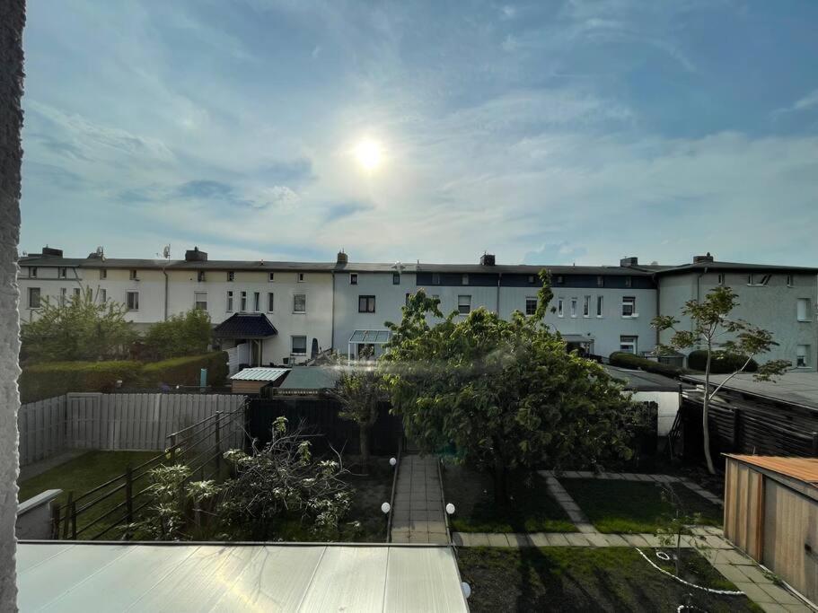 Schoenes Reihenhaus Mit Garten Magdeburgo Esterno foto
